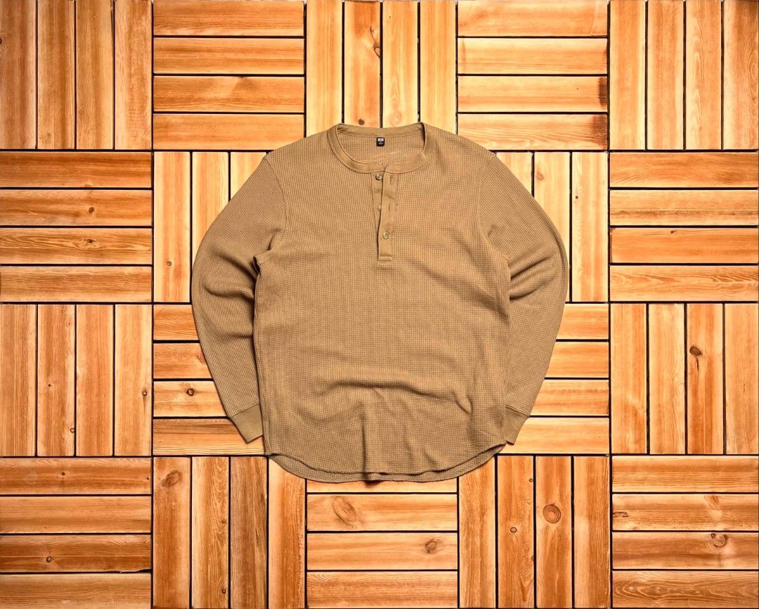 UNIQLO HENLEY SWEATER (Category: Coats, Jackets and Outerwear) located in Floridablanca. Submitted by d_elevated (Listing ID 1468812817, Image 2). Description: .