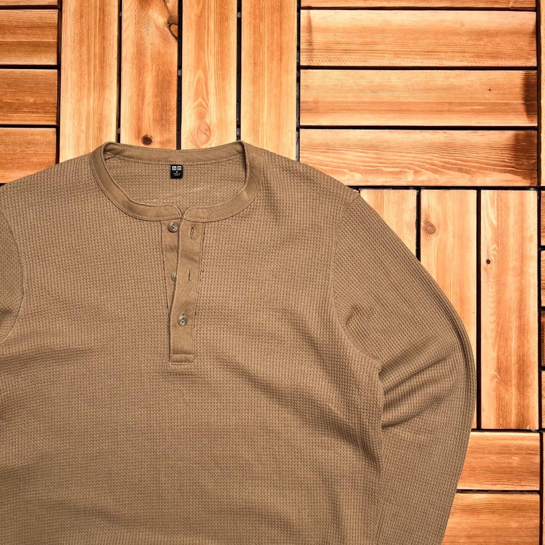 UNIQLO HENLEY SWEATER (Category: Coats, Jackets and Outerwear) located in Floridablanca. Submitted by d_elevated (Listing ID 1468812817, Image 3). Description: .