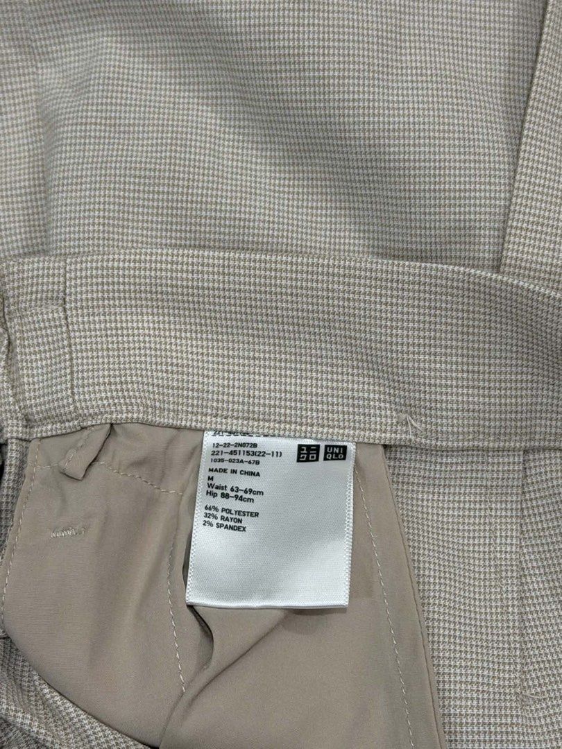 Uniqlo Houndstooth Wrap Skort Size M Beige (Category: Skirts) located in Manila. Submitted by yncldo (Listing ID 1468790966, Image 2). Description: - Brand: Uniqlo - Style: Wrap-style skort with hidden shorts lining - Pattern: Classic beige houndstooth - Size: M (Fits waist 63-69 cm, hips 88-94 cm) - Material: 66% polyester, 32% rayon, 2% spandex for a slight stretch - Details: Single button waist closure, clean inside tags - Condition: Excellent