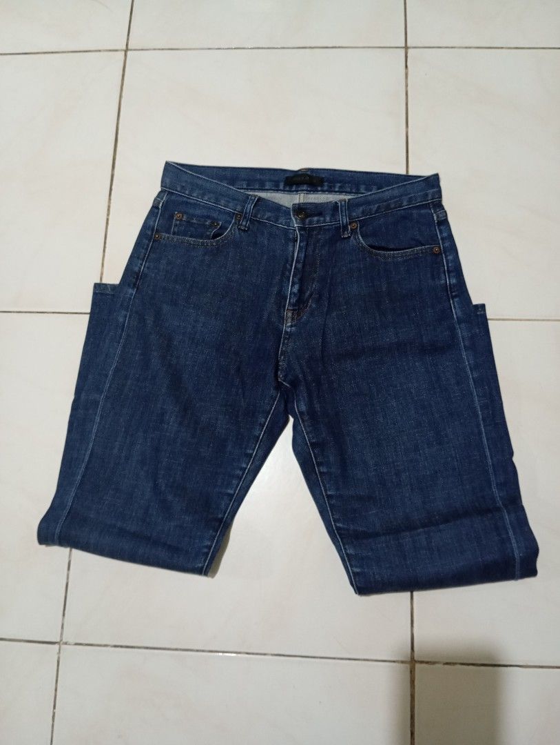 Uniqlo Jeans Dark Blue (Category: Jeans) located in Cabanatuan. Submitted by w3ng.gay (Listing ID 1468751052, Image 3). Description: - Brand: Uniqlo - Color: Dark blue with clean wash and contrast stitching - Size: Tag size 24 (Waist: 61 cm) - Fit: Mid-rise waist - Style: Classic five-pocket design with button and zip fly closure - Material: Slight stretch for added comfort .
