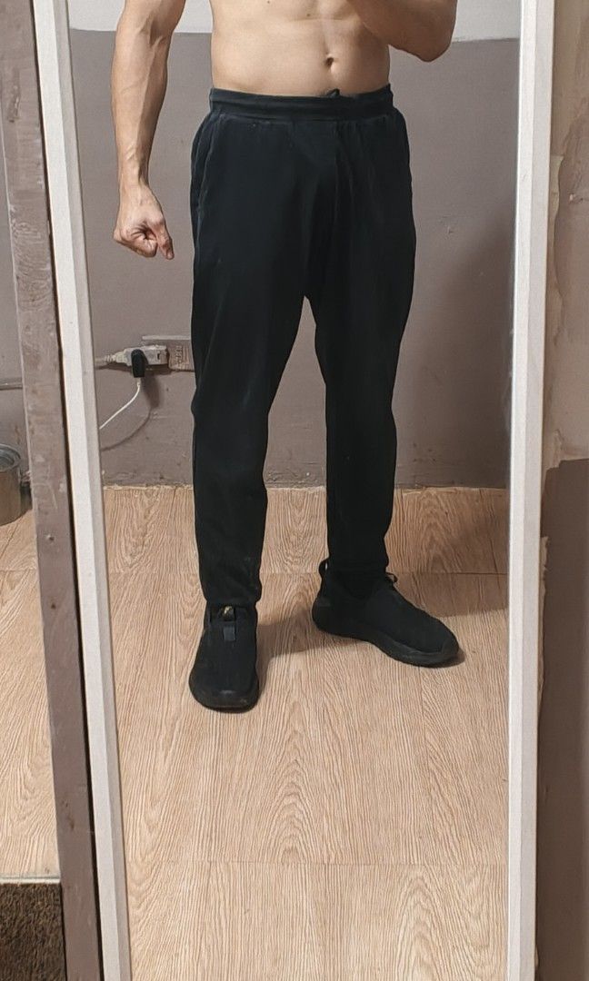 Uniqlo Jogger pants (Category: Joggers) located in Quezon City. Submitted by willfiresafety (Listing ID 1468887959, Image 2). Description: .
