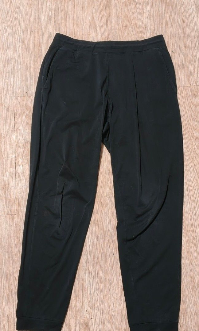 Uniqlo Jogger pants (Category: Joggers) located in Quezon City. Submitted by willfiresafety (Listing ID 1468887959, Image 3). Description: .