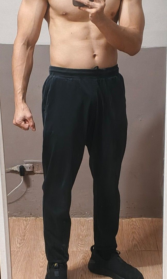 Uniqlo Jogger pants (Category: Joggers) located in Quezon City. Submitted by willfiresafety (Listing ID 1468887959, Image 1). Description: .
