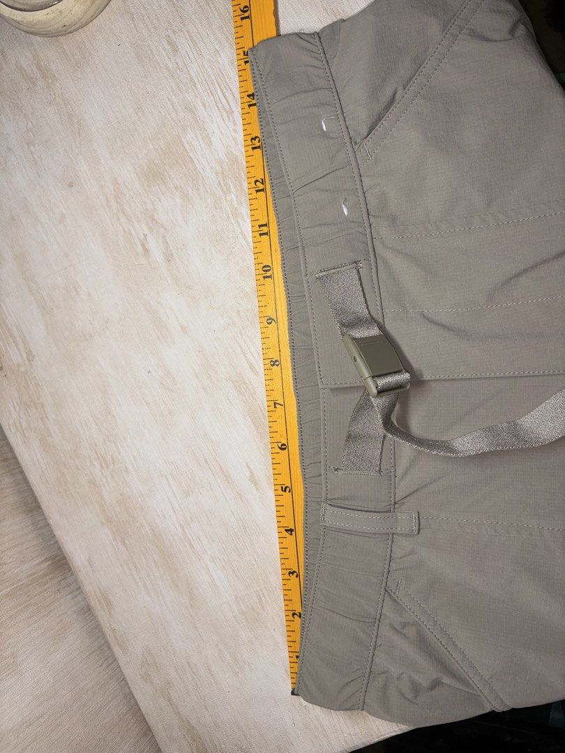 UNIQLO KHAKI GEARED PANTS (Category: Trousers) located in Cabuyao City. Submitted by pormanation-thrift-store (Listing ID 1468899582, Image 2). Description: UNIQLO KHAKI GEARED PANTS Condition: LIKE NEW Color rate: 10/10 (PWEDE SA MASELAN) Size: SMALL Dimes: 30-32”Wx 39.5”L Issue: NONE✅ Price: 1000.