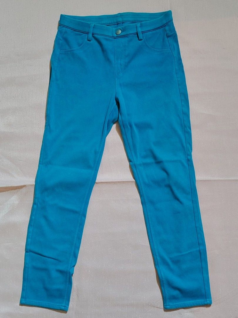 'UNIQLO' Light Blue Jeggings (Category: Jeans) located in Quezon City. Submitted by flutter.prism10 (Listing ID 1468726185, Image 1). Description: Length: 32.5" Waist: 27" Hip: 30".