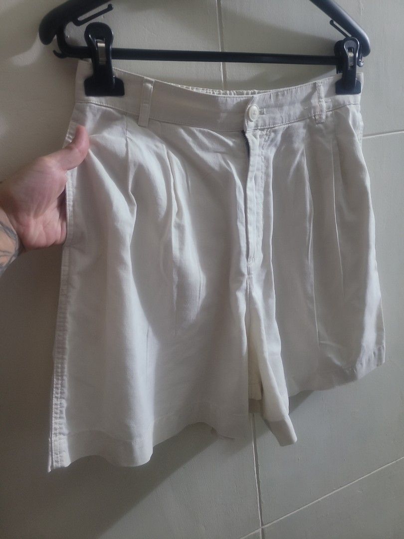 Uniqlo Linen Blend Shorts (Category: Shorts) located in Los Banos. Submitted by lopecruz (Listing ID 1468834726, Image 2). Description: waist 28 to 30" Linen Blend like new condition.