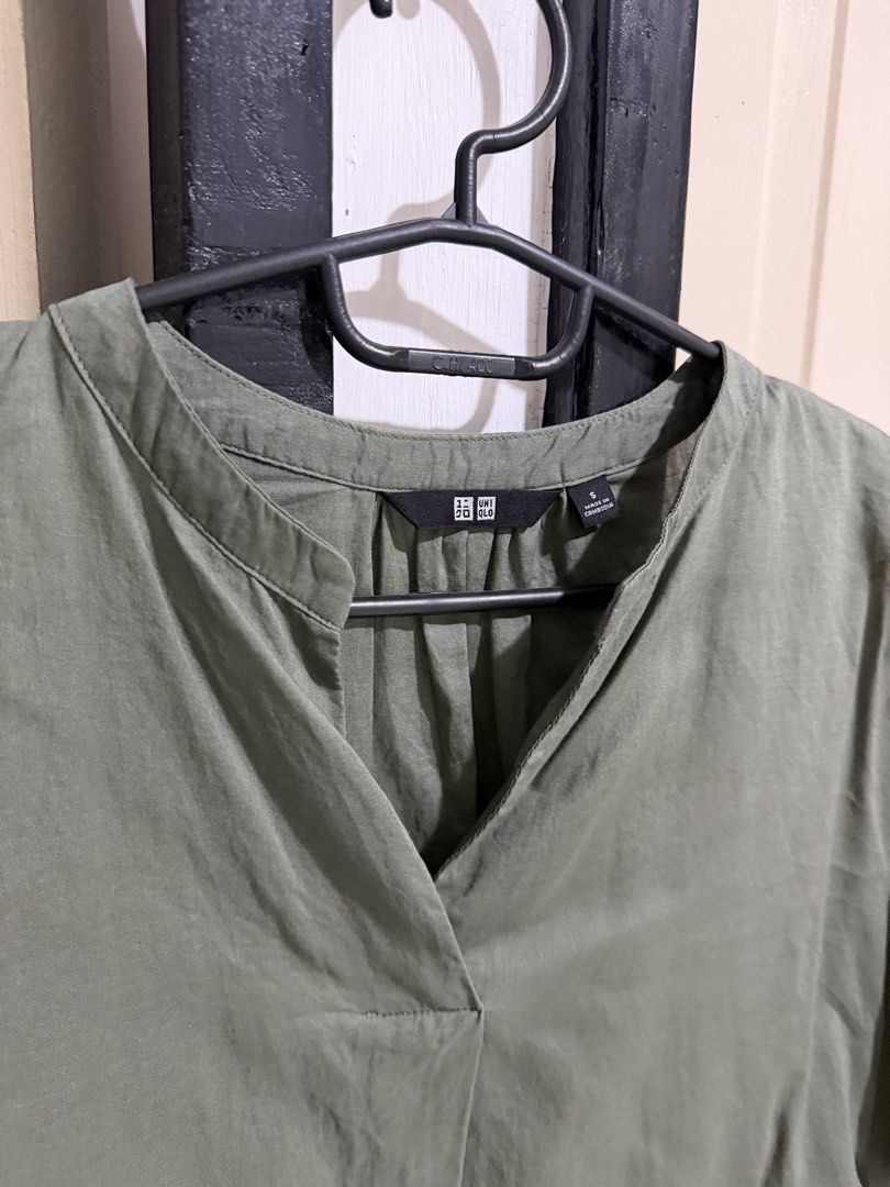 Uniqlo Linen Blouse Green Small (Category: Blouses) located in Bacolod City. Submitted by ms.bnewpreloved (Listing ID 1468816791, Image 2). Description: Fixed price.