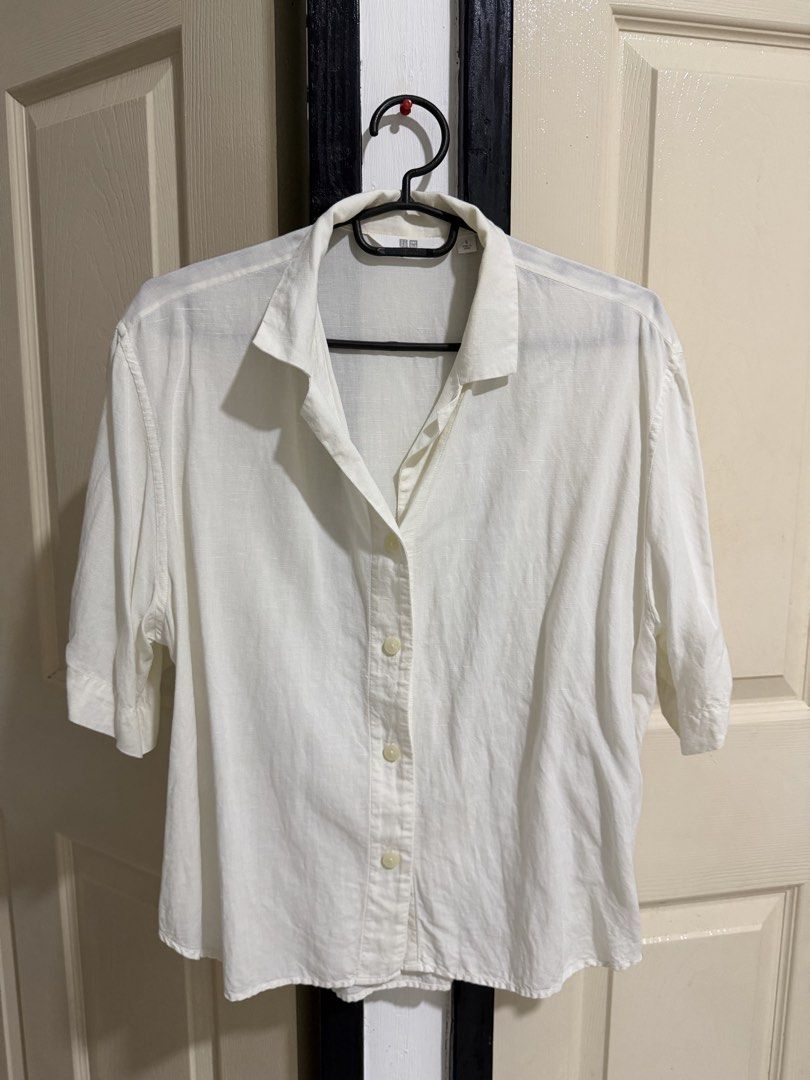 Uniqlo Linen Blouse Small (Category: Blouses) located in Bacolod City. Submitted by ms.bnewpreloved (Listing ID 1468816682, Image 1). Description: Authentic fixed price.