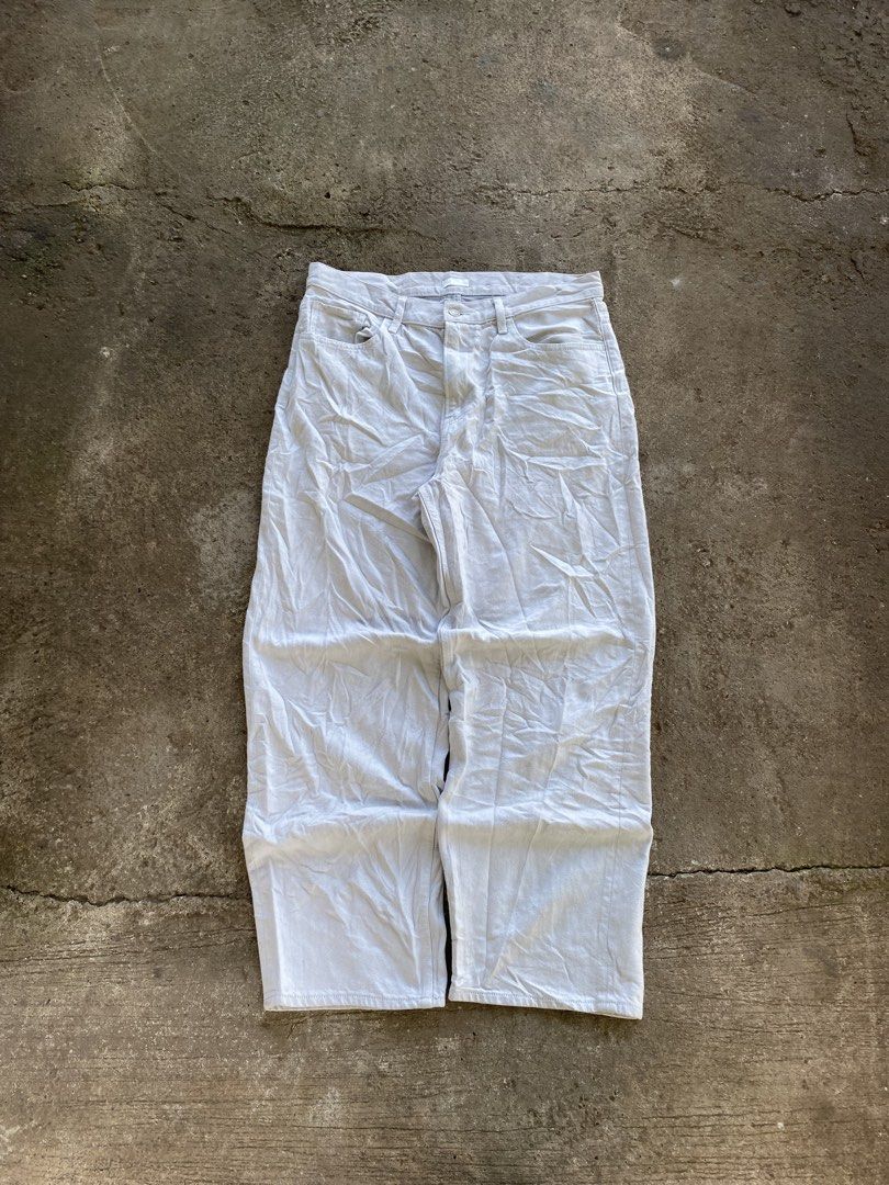 Uniqlo Pants (Category: Jeans) located in Malaybalay. Submitted by hawoold (Listing ID 1468880541, Image 1). Description: UNIQLO dimension : waist - 35-36 thigh - 13.5 length - 41 hem - 9 details : issue - none/need wash condition - 9/10 .