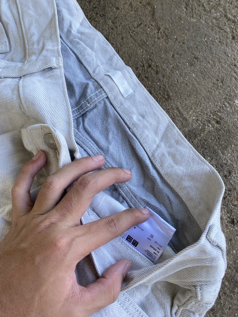 Uniqlo Pants (Category: Jeans) located in Malaybalay. Submitted by hawoold (Listing ID 1468880541, Image 2). Description: UNIQLO dimension : waist - 35-36 thigh - 13.5 length - 41 hem - 9 details : issue - none/need wash condition - 9/10 .