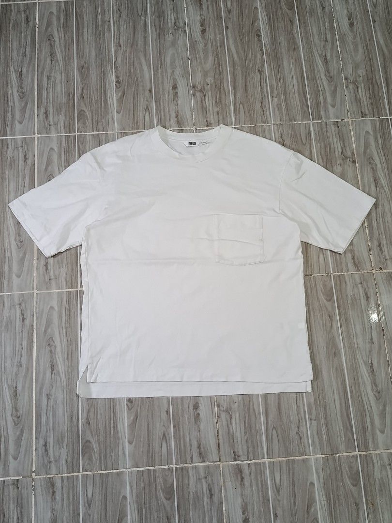 UNIQLO POCKET TSHIRT (freeshipping) (Category: Tshirts & Polo Shirts ) located in Quezon City. Submitted by gyl-stop (Listing ID 1468871729, Image 1). Description: free shipping 21.5 x 26 excellent condi cr: 9.5/10 issue: need wash/dirt stain.