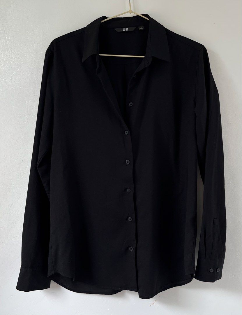 Uniqlo Rayon Blouse Black (Category: Blouses) located in Santa Rosa. Submitted by thrifty_bev (Listing ID 1468926661, Image 1). Description: - Brand: Uniqlo - Item: Rayon Blouse - Color: Classic Black - Material: 76% Viscose, 24% Polyester (smooth & premium feel) - Features: Button-down front, classic collar, long sleeves - Versatility: Ideal for office wear, smart-casual, or weekend styling.
