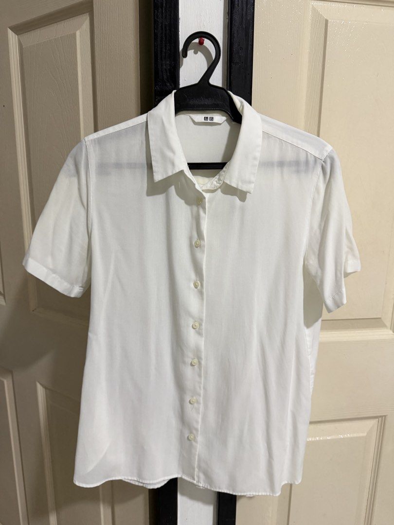 Uniqlo Rayon Blouse Small (Category: Blouses) located in Bacolod City. Submitted by ms.bnewpreloved (Listing ID 1468816476, Image 1). Description: Fixed price authentic.