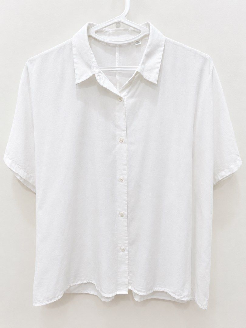 Uniqlo Rayon Short Sleeve Blouse (Category: Blouses) located in Binan City. Submitted by thriftchek (Listing ID 1468785008, Image 3). Description: - Brand: Uniqlo - Item: Rayon Blouse - Colors: Solid Black and White options - Size: M - Design: Short sleeves, collared neckline, front button closure - Fabric: Smooth, premium drape - Fit: Standard fit - Versatility: Ideal for office wear or casual days - Styling: Easily pairs with skirts and trouser