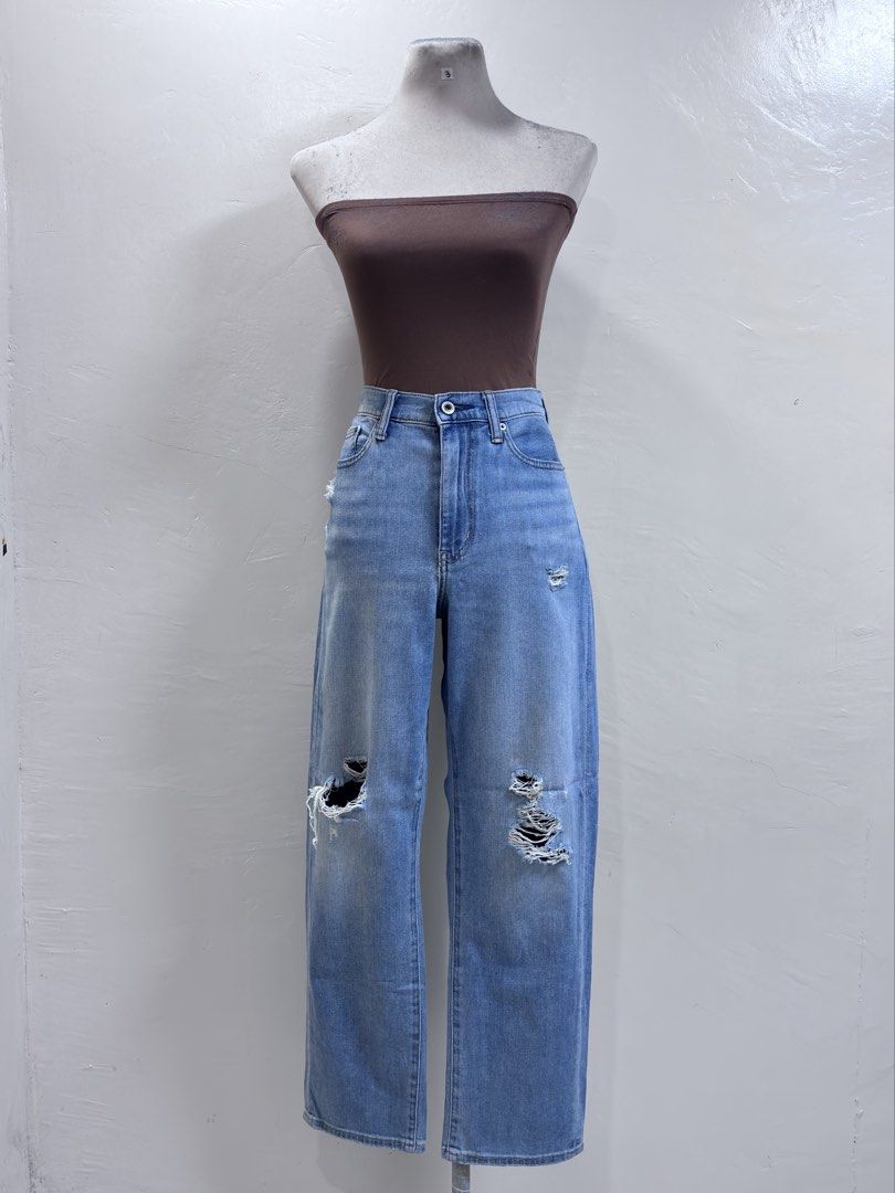 Uniqlo Ripped Jeans (Category: Jeans) located in Bulacan. Submitted by maxiefashion (Listing ID 1468851063, Image 3). Description: May stain sa laylayan, labhan lang. Size 28 Length 37 Loc: Norzagaray Bul.
