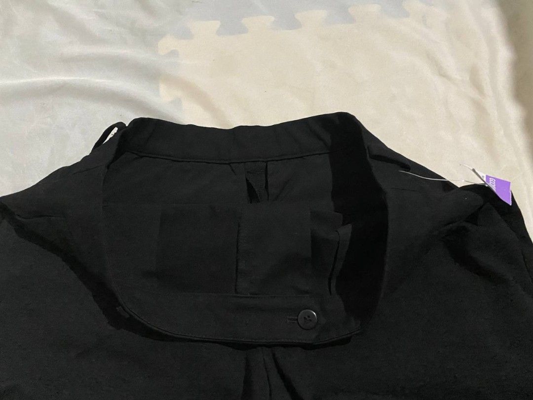 UNIQLO SMART ANKLE PANTS (M) (Category: Trousers) located in Manila. Submitted by jpnbrandedcollection (Listing ID 1468788374, Image 3). Description: Size:Medium on tag waistline 28/30 length 37 499 only like new/ no flaws.