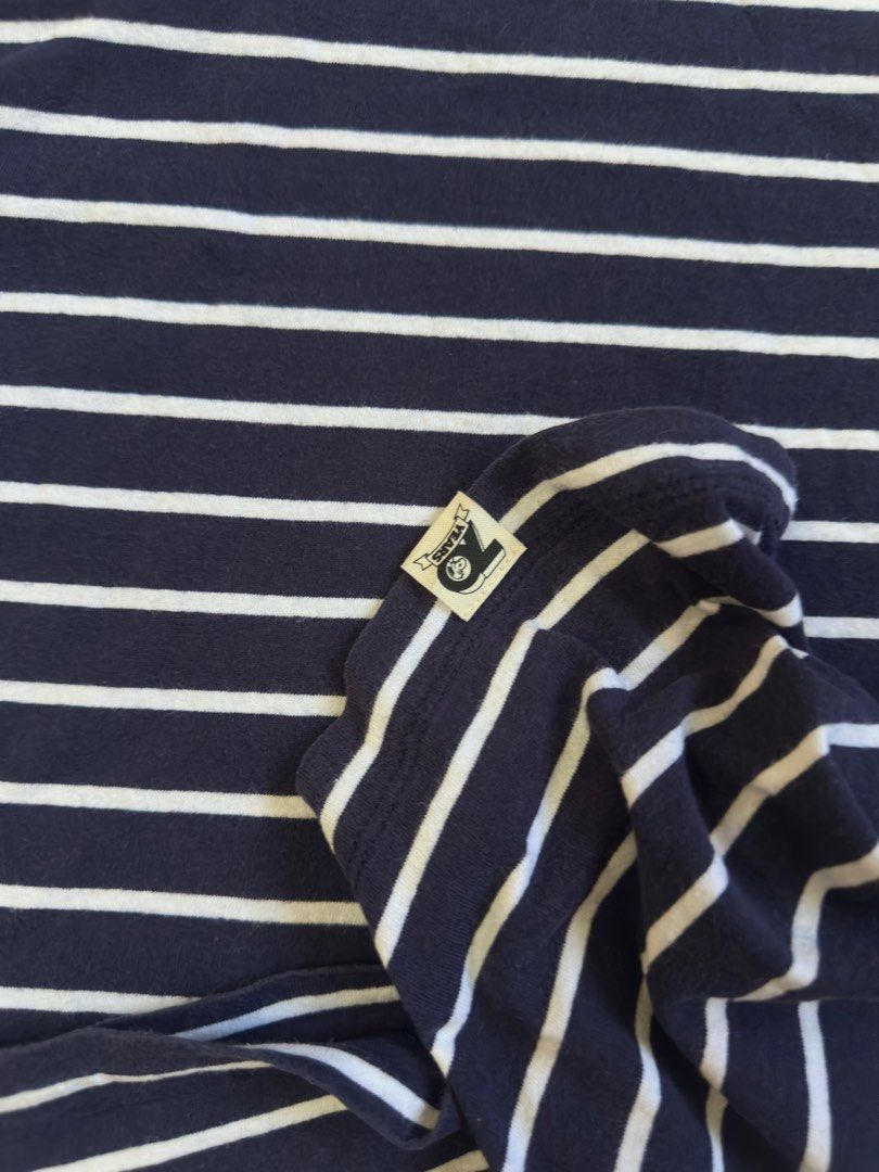 UNIQLO SNOOPY (Category: Tshirts & Polo Shirts ) located in Davao. Submitted by kelsocool (Listing ID 1468800661, Image 3). Description: Uniqlo UT Peanuts Snoopy Striped Navy Tee Size: L Dimes (inch): 23.5 - length 18 - width 7.5 - sleeve color rate: 9/10 good condition issue - none Description: Uniqlo UT Peanuts collaboration crewneck tee in navy blue with thin white horizontal stripes and embroidered Snoopy chest embroidery..