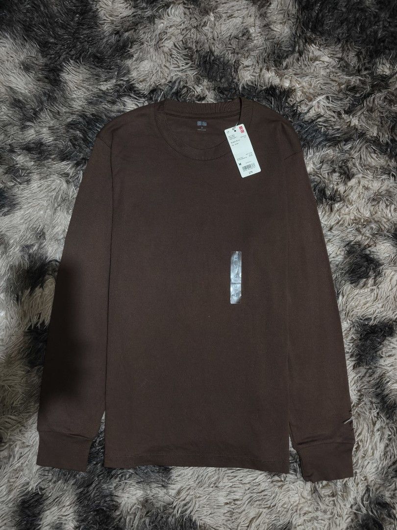 UNIQLO Soft Touch Crew Neck (Dark Brown) (Category: Tshirts & Polo Shirts ) located in Manila. Submitted by 1126mnl. (Listing ID 1468776926, Image 1). Description: Brandnew Condition (None) Issue 10/10 Color rate Size Medium Quezon city, Philippines📍.