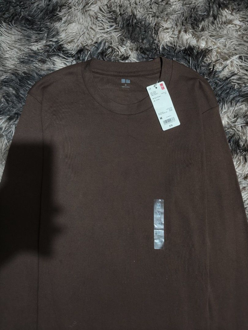 UNIQLO Soft Touch Crew Neck (Dark Brown) (Category: Tshirts & Polo Shirts ) located in Manila. Submitted by 1126mnl. (Listing ID 1468776926, Image 2). Description: Brandnew Condition (None) Issue 10/10 Color rate Size Medium Quezon city, Philippines📍.