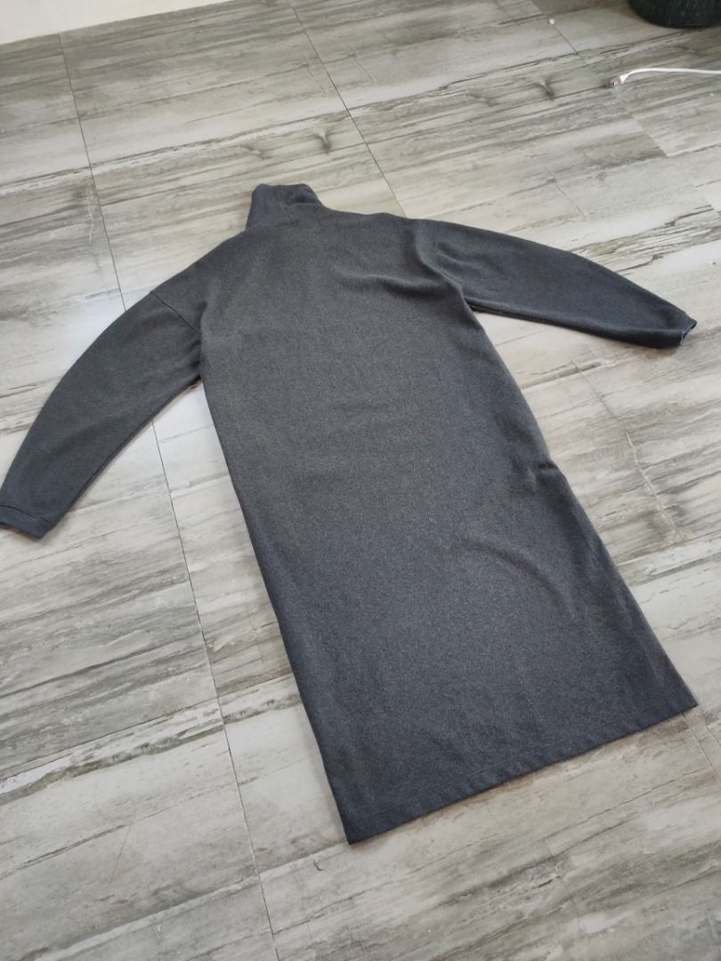Uniqlo Turtle Neck Dress - Medium (Category: Dresses) located in Dasmarinas. Submitted by jethroespinosa (Listing ID 1468868953, Image 2). Description: Size in inches: 21 width (pit to pit) 44 length Good as new, never worn dahil maluwag Loc: Dasma Cavite MOP: Gcash.