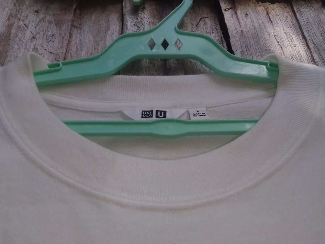 Uniqlo U crew neck longsleeve (Category: Hoodies) located in Naga. Submitted by choythrift (Listing ID 1468716575, Image 3). Description: UNIQLO U CREW NECK LONG SLEEVE Condition: 9/10 Color rate: 9/10 Plus shipping fee J and t , flash express /drop off urban chicc Meet up around Naga city and Magarao Location: Naga City, Bicol Direct Message 💌.