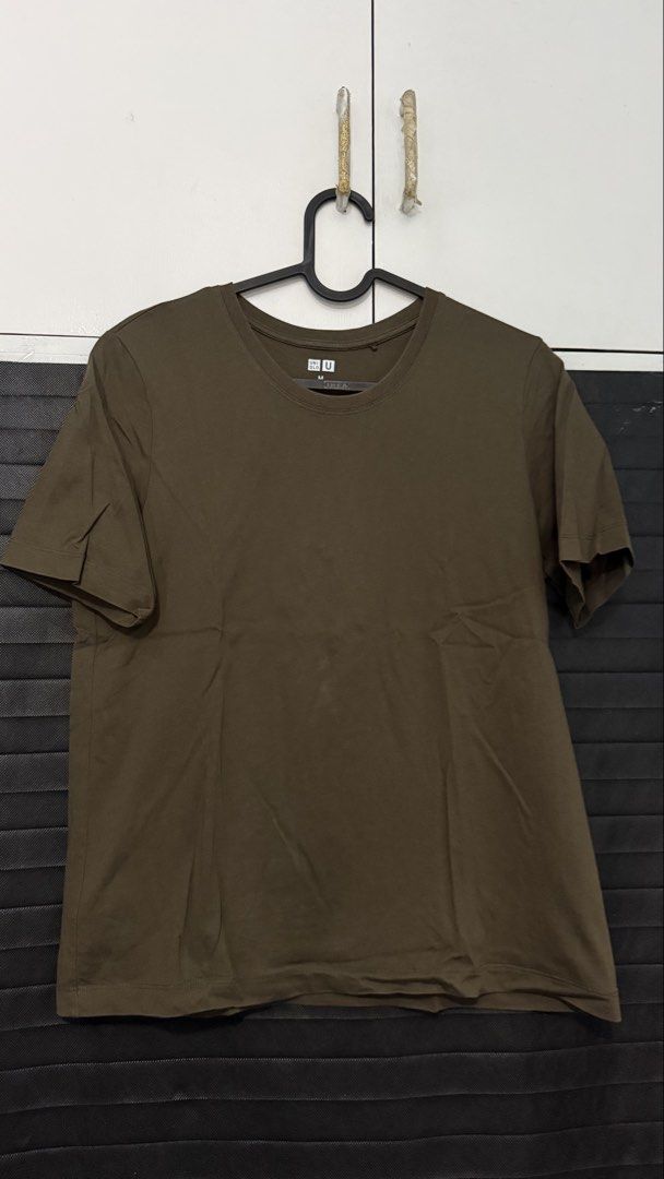 Uniqlo U Supima T-Shirt (Category: Shirts) located in Makati City. Submitted by clutterfreejia (Listing ID 1468754309, Image 1). Description: Store bought Color: brown? No flaws, worn more or less 5x only Rfs: decluttering.