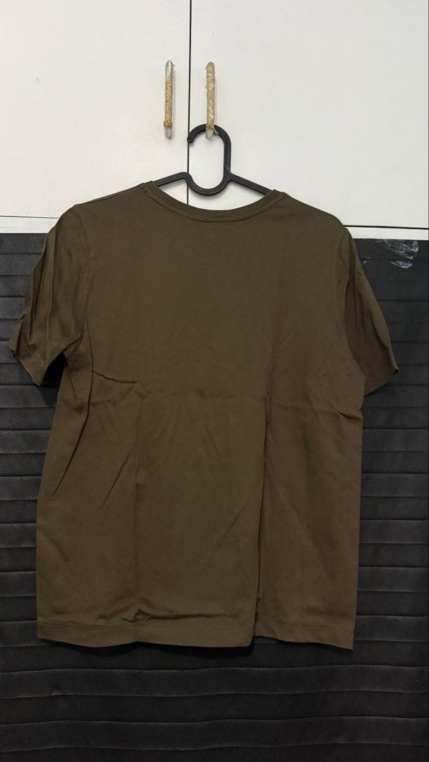 Uniqlo U Supima T-Shirt (Category: Shirts) located in Makati City. Submitted by clutterfreejia (Listing ID 1468754309, Image 3). Description: Store bought Color: brown? No flaws, worn more or less 5x only Rfs: decluttering.