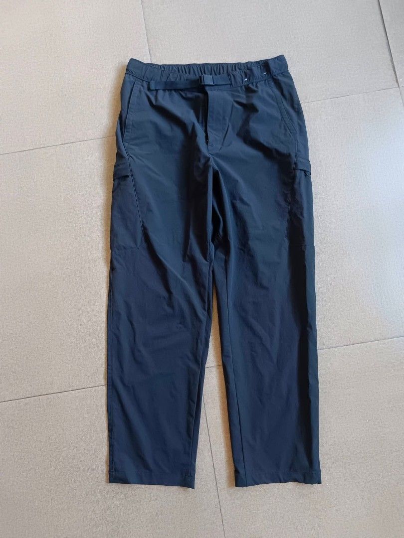 Uniqlo Utility Geared Cargo Pants (Category: Activewear) located in Tarlac. Submitted by manaloallenrobert27 (Listing ID 1468777475, Image 1). Description: Uniqlo Utility Geared Cargo Pants - Medium - Grey - Almost Brandnew - Used 2X only - Excellent Condition - 10/10 - Php 780 free shipping .