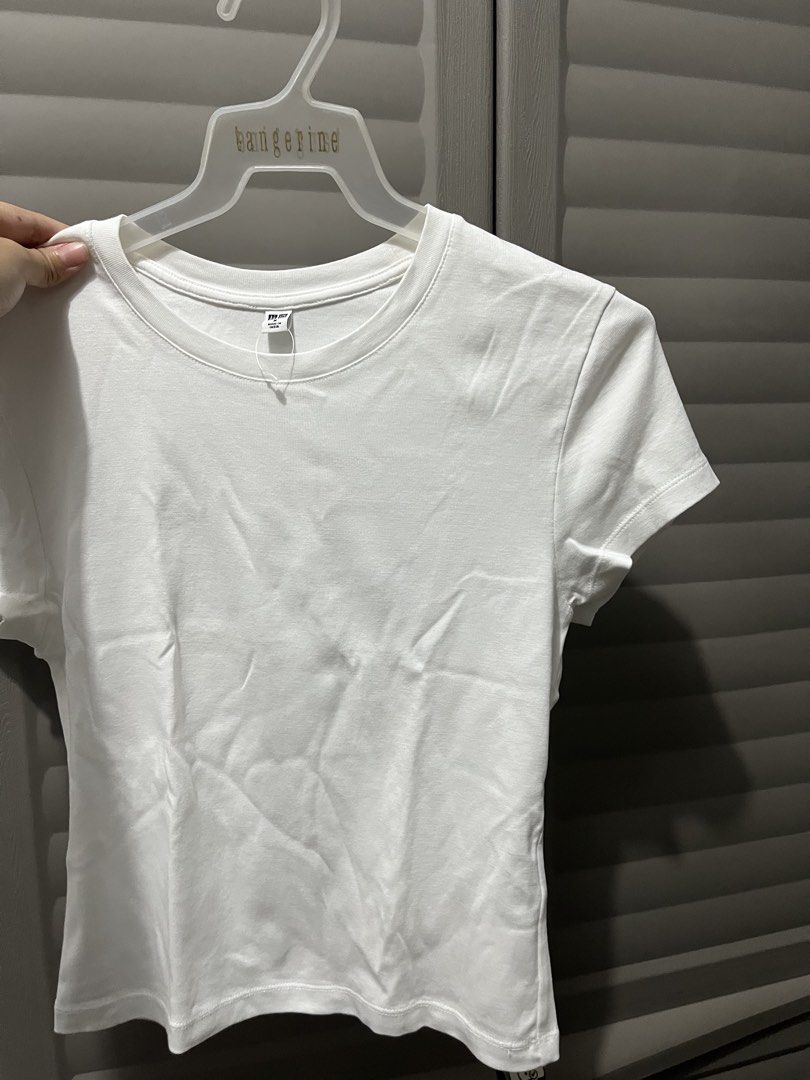 Uniqlo White Shirt (Category: Shirts) located in Cagayan de Oro. Submitted by prelovederela (Listing ID 1468782220, Image 2). Description: like new!! used twice onlyy.