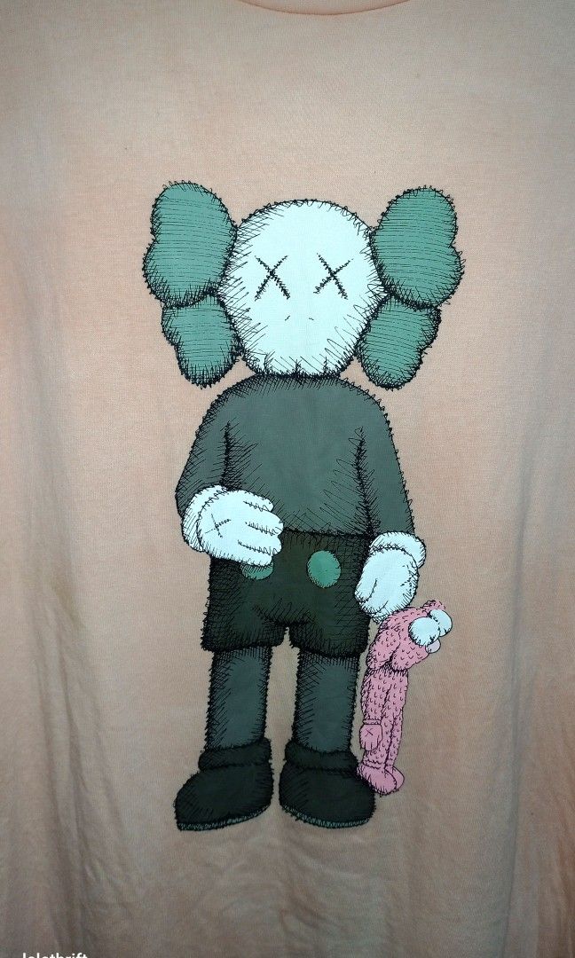 Uniqlo x Kaws (Category: Tshirts & Polo Shirts ) located in Batangas. Submitted by lelethrift.com (Listing ID 1468859535, Image 3). Description: Uniqlo x Kaws Size: Large Complete tags tubular type shirt ready to use, napa laundry na flawless print, no crack and scratch.
