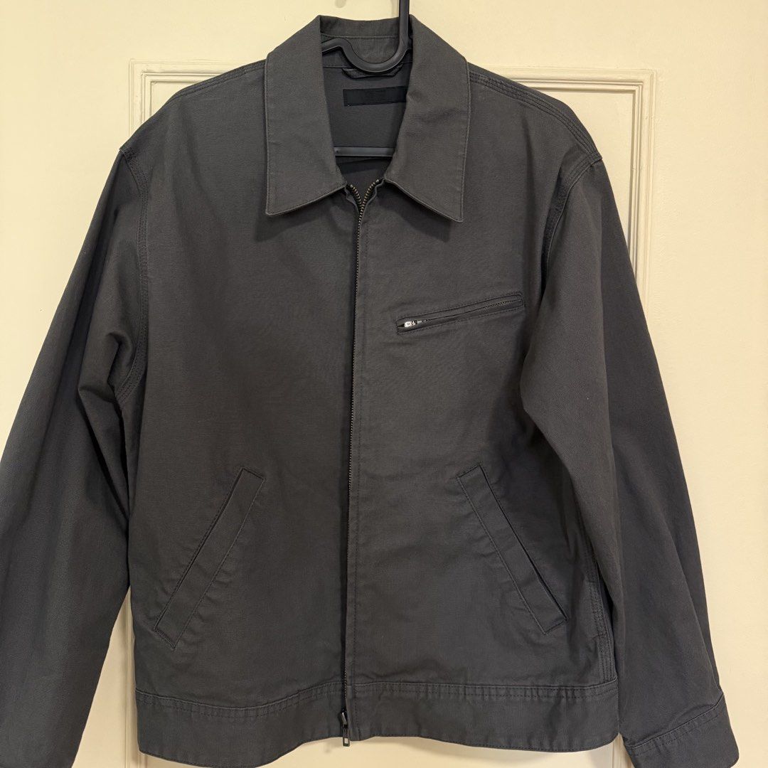 Uniqlo Zip Up Blouson (Category: Coats, Jackets and Outerwear) located in Manila. Submitted by usetheoxfordcomma (Listing ID 1468824554, Image 1). Description: Gray color Size: small No flaws; used once or twice Shipping only via same-day delivery services.