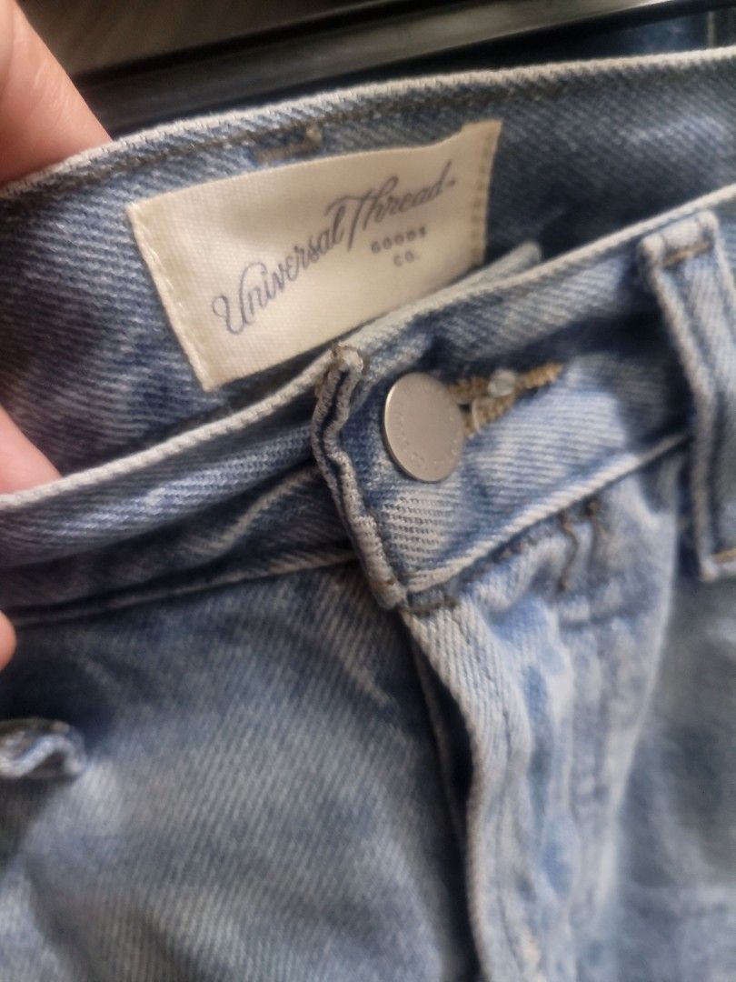 Universal Thread Denim Shorts (Category: Shorts) located in Los Banos. Submitted by lopecruz (Listing ID 1468846835, Image 2). Description: 30 to 32" waist 14"length like new.