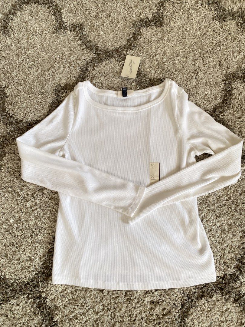 Universal Thread White Ribbed Long Sleeve Top XL (Category: Longsleeves) located in Batangas. Submitted by lux_kimmy (Listing ID 1468843188, Image 1). Description: - Brand: Universal Thread - Style: Ribbed long sleeve top with classic crew neckline - Color: Solid white - Size: XL - Condition: Brand new with original store tags attached - Material: Soft, comfortable knit fabric - Perfect for layering or casual everyday outfits.