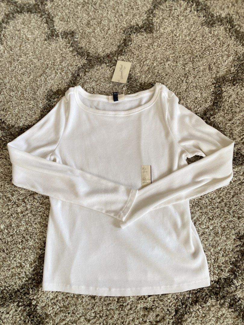 Universal Thread White Ribbed Long Sleeve Top XL (Category: Longsleeves) located in Batangas. Submitted by lux_kimmy (Listing ID 1468843188, Image 2). Description: - Brand: Universal Thread - Style: Ribbed long sleeve top with classic crew neckline - Color: Solid white - Size: XL - Condition: Brand new with original store tags attached - Material: Soft, comfortable knit fabric - Perfect for layering or casual everyday outfits.