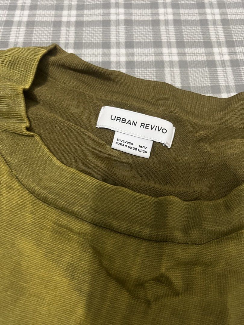 URBAN REVIVO Knitted Vest type (Category: Vests) located in Manila. Submitted by charlixcxshop (Listing ID 1468784448, Image 2). Description: Urban Revivo Brand Size : M but can fit L RFS : Bought last year not using anymore DM me for more details.