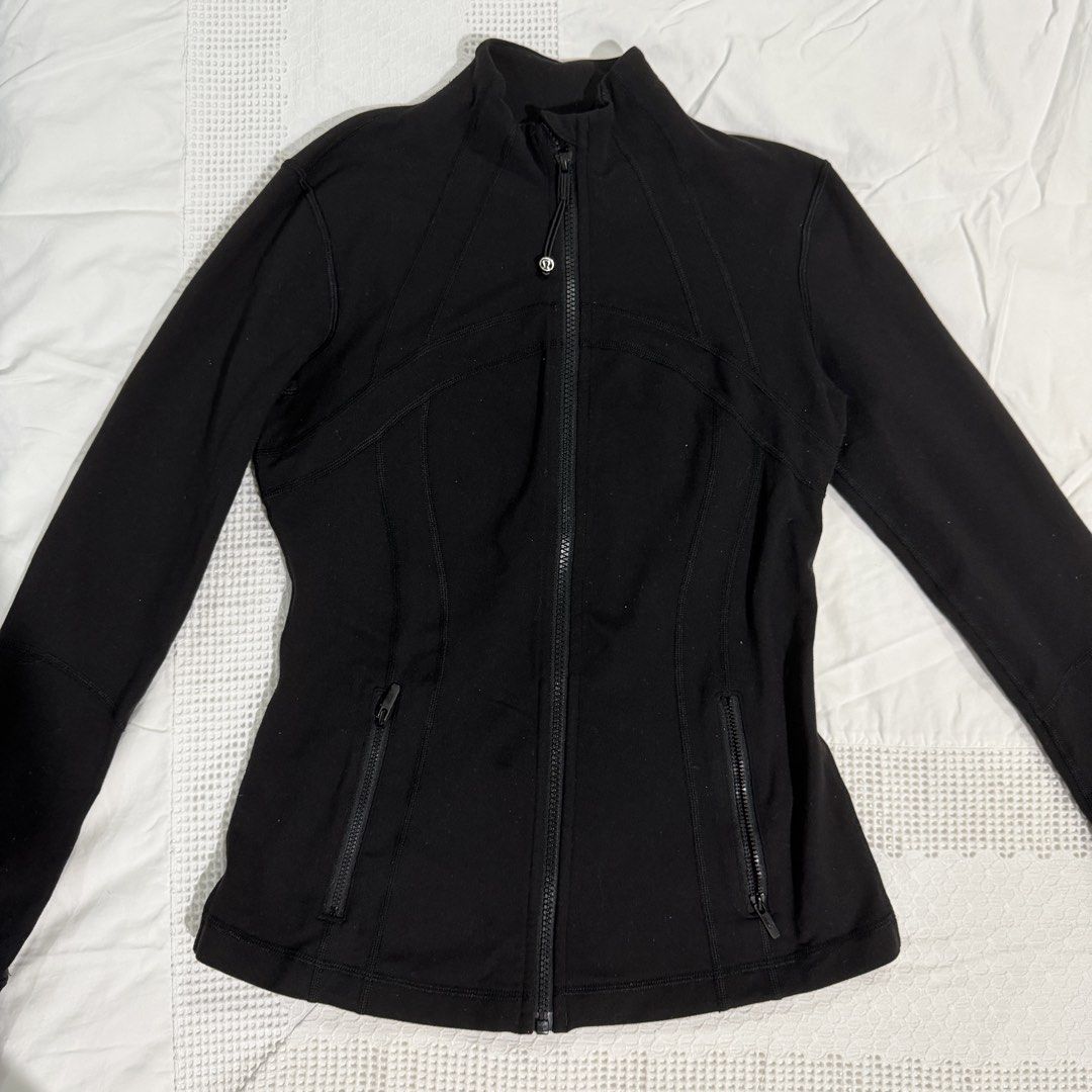 US 6 | Lululemon Define Jacket Black (Category: Activewear) located in San Juan City. Submitted by sunnycycle (Listing ID 1468816066, Image 2). Description: Size: US 6 Color: Black Condition: 6/10 Notes: has lints and pilling (on shoulder part and edge of sleeve) Perfect for low impact sports. Pilates, yoga, athleisure. Helping tags: Adidas Nike Lululemon Gymshark Outdoor Voices Beyond Yoga Athleisure Wilson Alo Yoga Sports Bra .