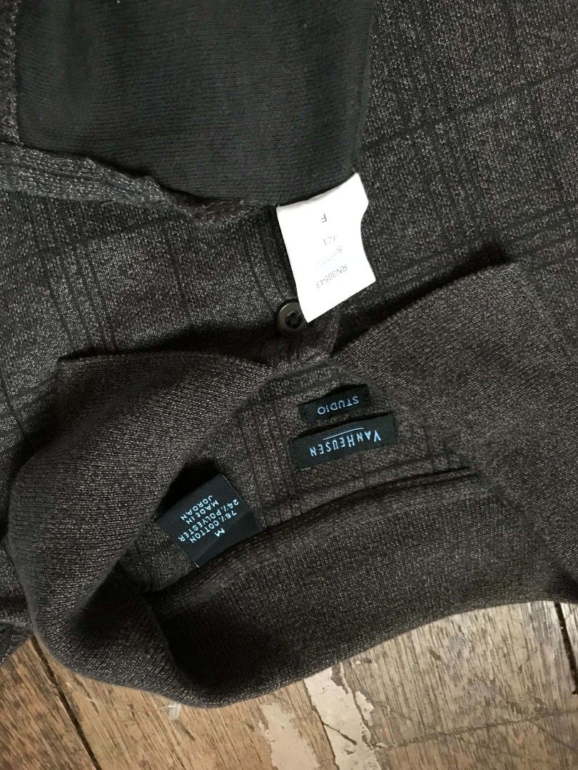 Van Heusen Quarter Buttons Longsleeves 💥 (Category: Coats, Jackets and Outerwear) located in Batangas. Submitted by adoboqt (Listing ID 1468907964, Image 2). Description: .