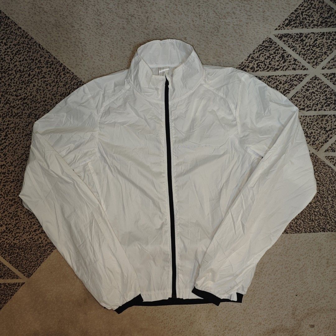 Van Rysel Decathlon RoadR Wind Jacket (Category: Coats, Jackets and Outerwear) located in Tanay. Submitted by polothriftedit (Listing ID 1468870093, Image 1). Description: No issue Excellent condition YKK Zipper Pocketable No loose stitches no distressing dimes: width: 19" length: 24" no return, no exchange, no refund [ pwede tumawad kahit walang kasalanan ].
