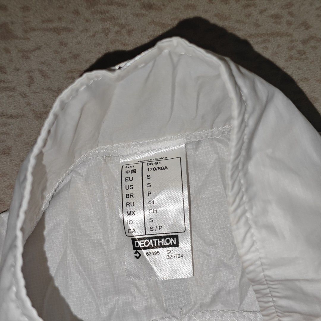 Van Rysel Decathlon RoadR Wind Jacket (Category: Coats, Jackets and Outerwear) located in Tanay. Submitted by polothriftedit (Listing ID 1468870093, Image 3). Description: No issue Excellent condition YKK Zipper Pocketable No loose stitches no distressing dimes: width: 19" length: 24" no return, no exchange, no refund [ pwede tumawad kahit walang kasalanan ].