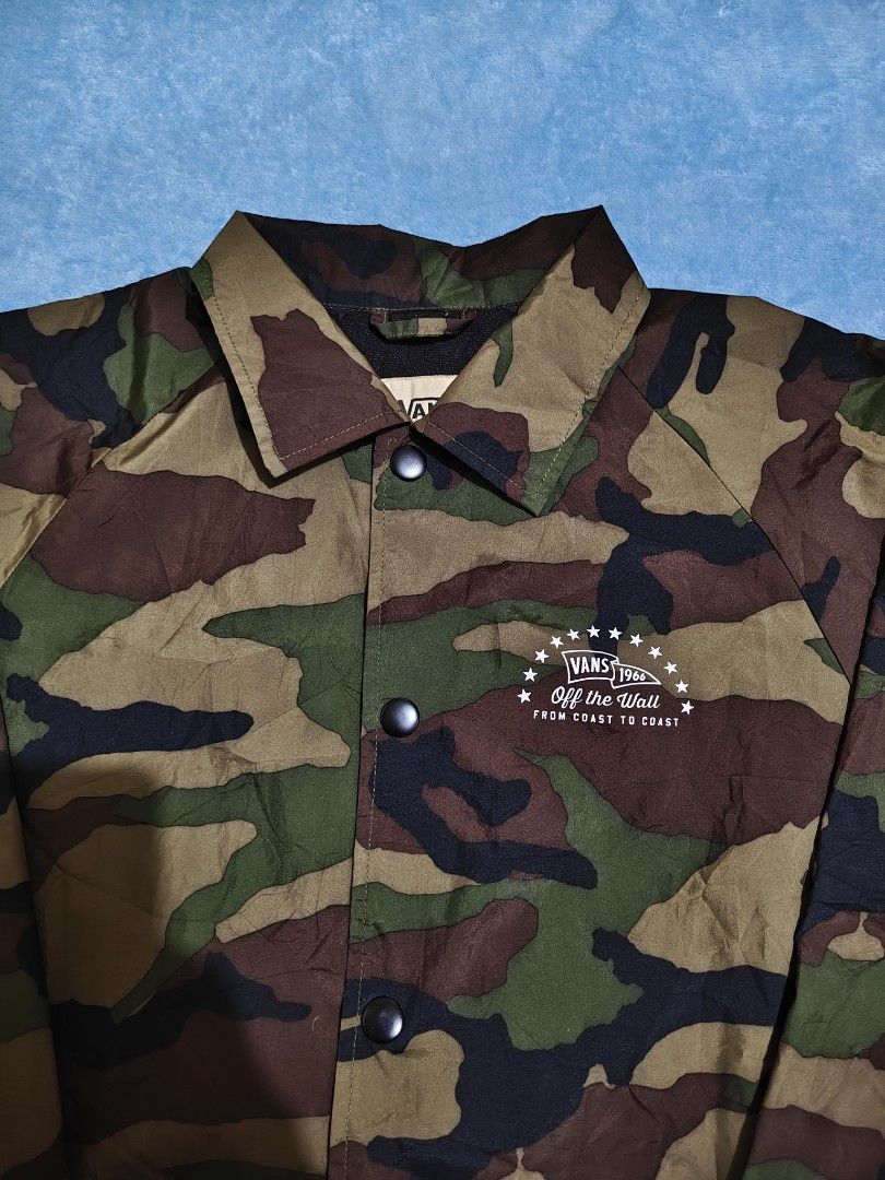 Vans (Category: Coats, Jackets and Outerwear) located in Mandaue City. Submitted by prekfinds (Listing ID 1468762236, Image 3). Description: Vans Torrey Coach Jacket Woodland Camouflage As new condition 9.9/10colorate Size:Medium on tag Dimes: 22W x 28L No issue.