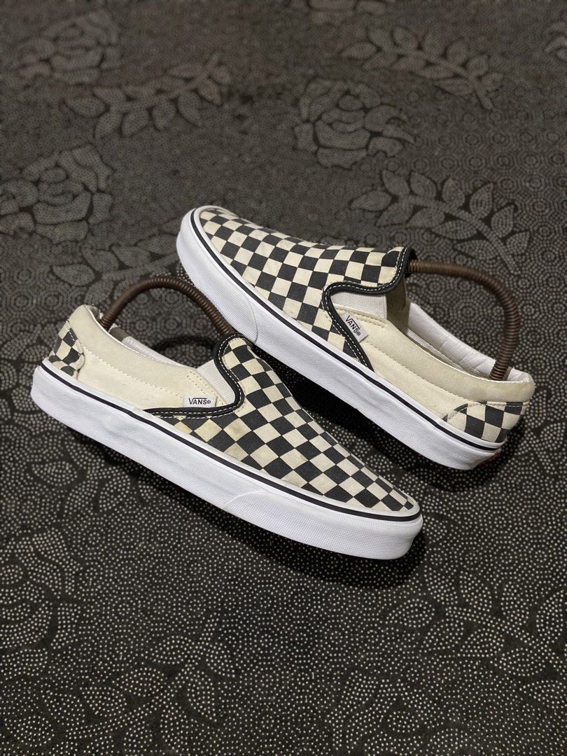Vans Classic Slip’On Checkerboard🔥 (Category: Sneakers) located in Liloan. Submitted by kjsneaks (Listing ID 1468804577, Image 1). Description: WTS📢 Size 9 men, 27cm Authentic Excellent condition Sign of usage Can do shipping nationwide Dm me📥.