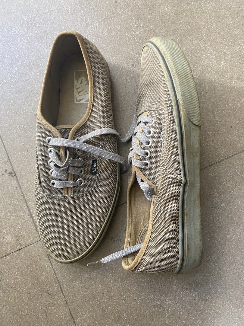 Vans Grey low top mesh authentic (SIZE 10) (Category: Casual Shoes) located in Consolacion. Submitted by popsandlegends (Listing ID 1468732602, Image 2). Description: Check condition in pics Size 10 .