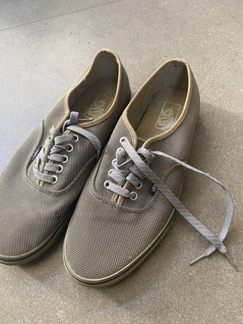 Vans Grey low top mesh authentic (SIZE 10) (Category: Casual Shoes) located in Consolacion. Submitted by popsandlegends (Listing ID 1468732602, Image 1). Description: Check condition in pics Size 10 .