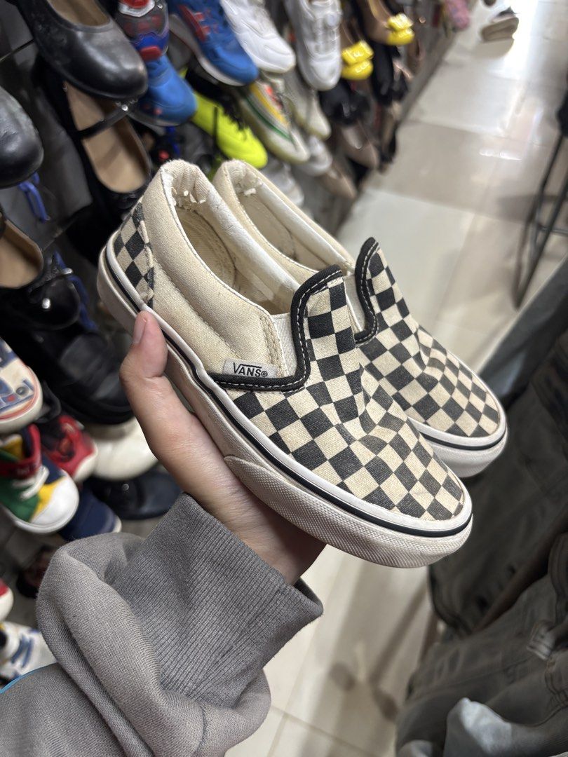 Vans kids shoes (Category: Babies & Kids Fashion) located in Puerto Princesa. Submitted by 18arc (Listing ID 1468717883, Image 2). Description: Vans shoes for hook up Pls check photos.