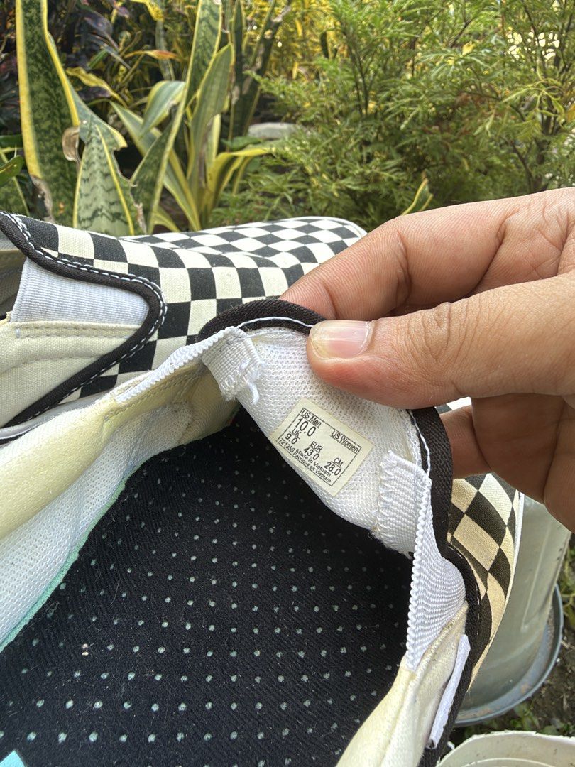 Vans Slip On ComfyCush Black Cream Checkered (Category: Dress Shoes) located in Bayambang. Submitted by frugal_vouge (Listing ID 1468776802, Image 3). Description: Need clean.