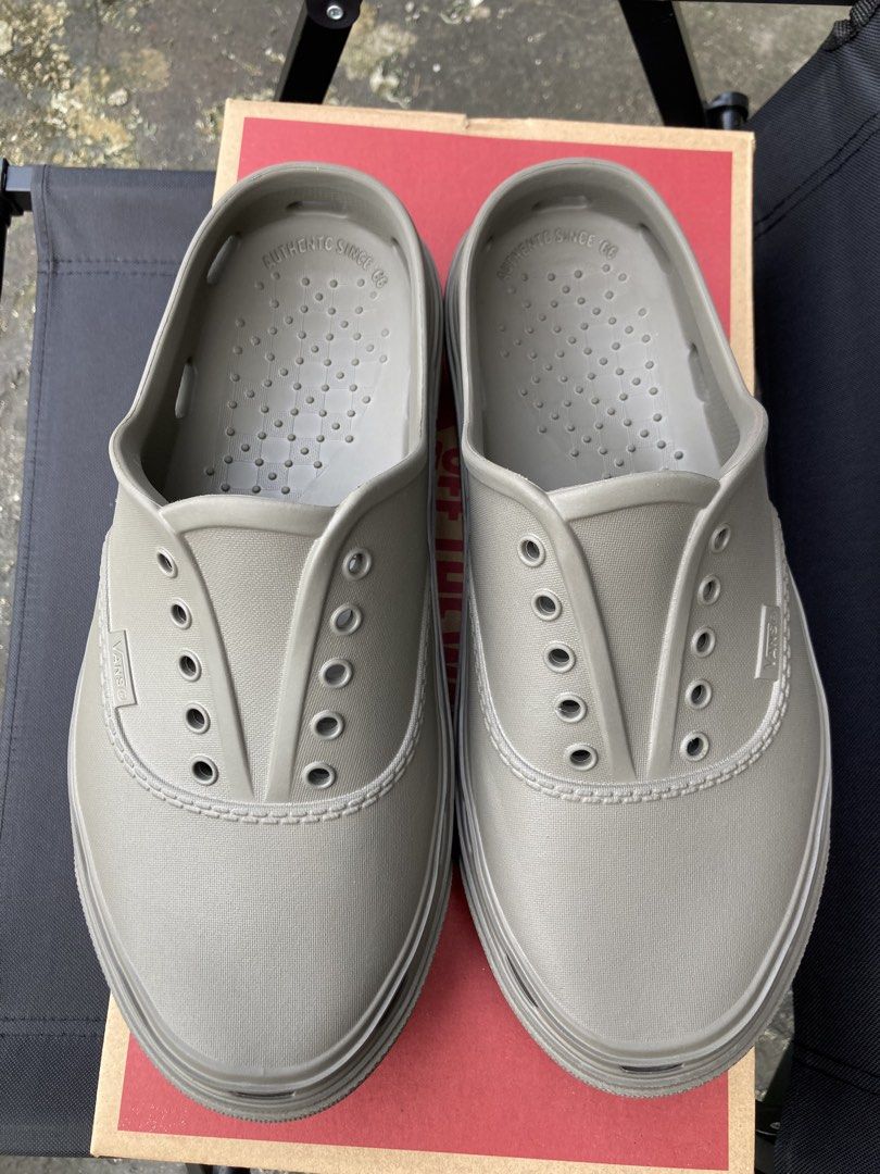 Vans TRK Authentic Foam Mule Grey (Category: Casual Shoes) located in Caloocan City. Submitted by regem12 (Listing ID 1468789438, Image 2). Description: Bought it last August sa store. 5x ko lang ginamit sa office. Look the actual price sa receipt. Comes with the original shoebox..