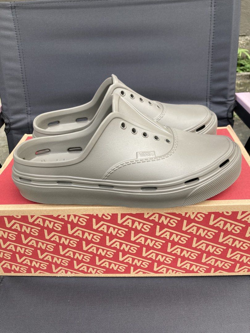 Vans TRK Authentic Foam Mule Grey (Category: Casual Shoes) located in Caloocan City. Submitted by regem12 (Listing ID 1468789438, Image 3). Description: Bought it last August sa store. 5x ko lang ginamit sa office. Look the actual price sa receipt. Comes with the original shoebox..