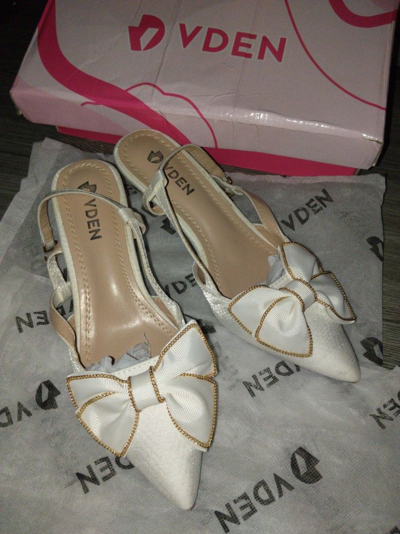 VDEN 2-inch mid heel white ribbon (Category: Heels) located in Manila. Submitted by preloved.re-love (Listing ID 1468850167, Image 2). Description: bought for 500 brand: VDEN size: 26 rfs: bought the wrong size.