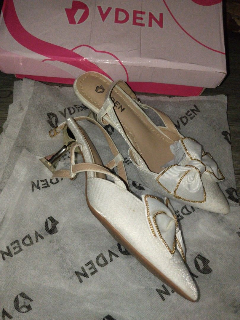 VDEN 2-inch mid heel white ribbon (Category: Heels) located in Manila. Submitted by preloved.re-love (Listing ID 1468850167, Image 3). Description: bought for 500 brand: VDEN size: 26 rfs: bought the wrong size.