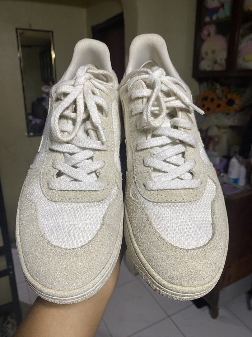 VEJA V-10 MESH NATURAL (MEN) (Category: Sneakers) located in San Jose. Submitted by shady.archives (Listing ID 1468856262, Image 2). Description: Size 7 MEN/ 25.5 CM Very good to like new No issues Presentable.